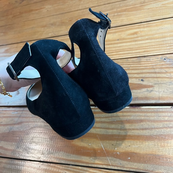 (387) *VINCE CAMUTO HEELS* - Picture 3 of 15